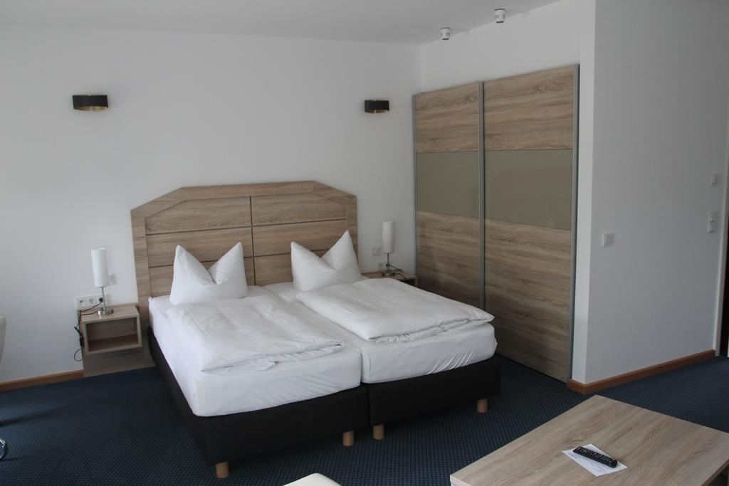 Neuenhagen bei Berlin Hotel Lindenstrasse מראה חיצוני תמונה