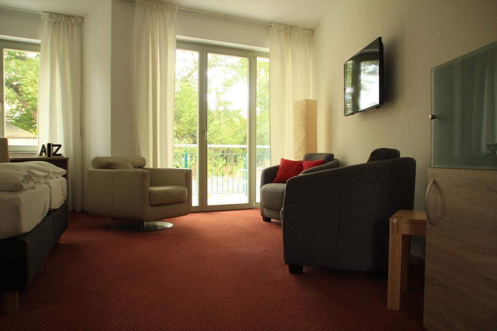 Neuenhagen bei Berlin Hotel Lindenstrasse מראה חיצוני תמונה
