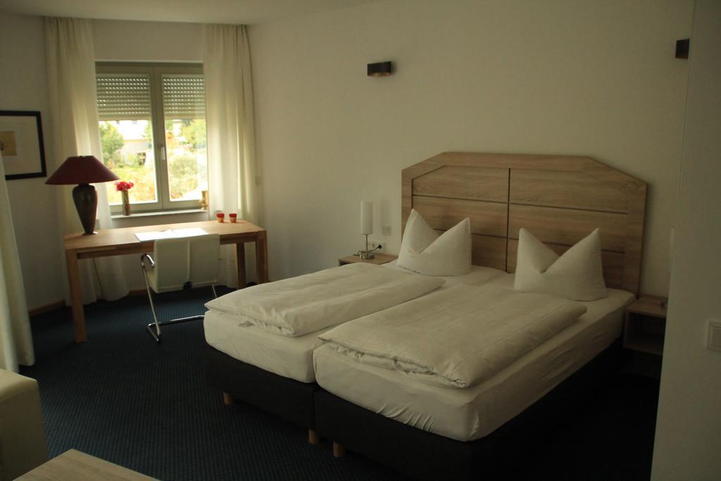 Neuenhagen bei Berlin Hotel Lindenstrasse מראה חיצוני תמונה